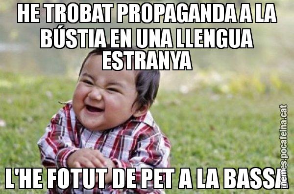 HE TROBAT PROPAGANDA A LA BÚSTIA EN UNA LLENGUA ESTRANYA L'HE FOTUT DE PET A LA BASSA - El diabòlic nen asiàtic