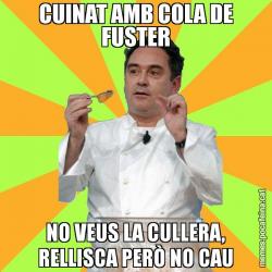 CUINAT AMB COLA DE FUSTER NO VEUS LA CULLERA, RELLISCA PERÒ NO CAU