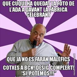 QUE CUQUI HA QUEDAT LA FOTO DE L’ADA A DAVANT LA FÀBRICA CELEBRANT QUE JA NO ES FARAN MALÈFICS COTXES A BCN! DESIG COMPLERT! “SÍ, POTEMOS!!!”