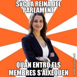 SóC LA REINA DEL PARLAMENT QUAN ENTRO,ELS MEMBRES S'AIXEQUEN