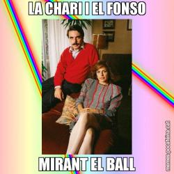 LA CHARI I EL FONSO MIRANT EL BALL