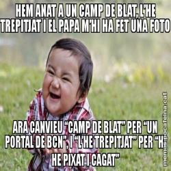 HEM ANAT A UN CAMP DE BLAT, L’HE TREPITJAT I EL PAPA M’HI HA FET UNA FOTO ARA CANVIEU “CAMP DE BLAT” PER “UN PORTAL DE BCN”, I “L’HE TREPITJAT” PER “HI HE PIXAT I CAGAT”