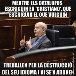 MENTRE ELS CATALUFOS  ESCRIGUIN EN 'CRISTIANO', QUE ESCRIGUIN EL QUE VULGUIN TREBALLEN PER LA DESTRUCCIÓ DEL SEU IDIOMA I NI SE'N ADONEN