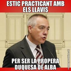 ESTIC PRACTICANT AMB ELS LLAVIS PER SER LA PROPERA DUQUESA DE ALBA