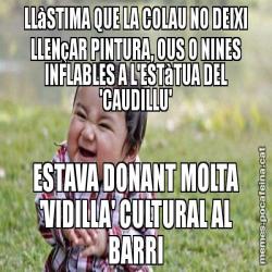 LLàSTIMA QUE LA COLAU NO DEIXI LLENçAR PINTURA, OUS O NINES INFLABLES A L'ESTàTUA DEL 'CAUDILLU' ESTAVA DONANT MOLTA 'VIDILLA' CULTURAL AL BARRI