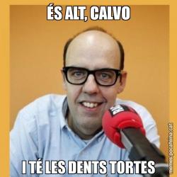 ÉS ALT, CALVO I TÉ LES DENTS TORTES