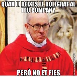 QUAN LI DEIXES EL BOLIGRAF AL TEU COMPANY PERÒ NO ET FIES