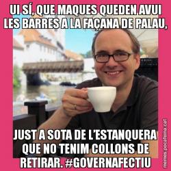 UI SÍ, QUE MAQUES QUEDEN AVUI LES BARRES A LA FAÇANA DE PALAU, JUST A SOTA DE L’ESTANQUERA QUE NO TENIM COLLONS DE RETIRAR. #GOVERNAFECTIU