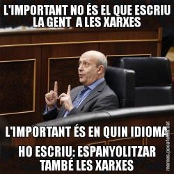 L'IMPORTANT NO ÉS EL QUE ESCRIU LA GENT  A LES XARXES L'IMPORTANT ÉS EN QUIN IDIOMA HO ESCRIU: ESPANYOLITZAR TAMBÉ LES XARXES
