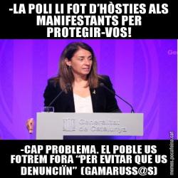 -LA POLI LI FOT D’HÒSTIES ALS MANIFESTANTS PER PROTEGIR-VOS! -CAP PROBLEMA. EL POBLE US FOTREM FORA “PER EVITAR QUE US DENUNCIÏN”  (GAMARUSS@S)