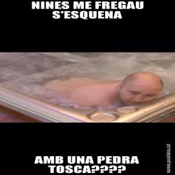 NINES ME FREGAU S'ESQUENA AMB UNA PEDRA TOSCA????