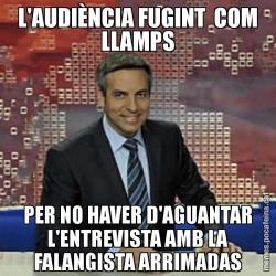 L'AUDIÈNCIA FUGINT  COM LLAMPS PER NO HAVER D'AGUANTAR L'ENTREVISTA AMB LA FALANGISTA ARRIMADAS