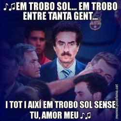 ♪♫EM TROBO SOL... EM TROBO ENTRE TANTA GENT... I TOT I AIXÍ EM TROBO SOL SENSE TU, AMOR MEU ♪♫