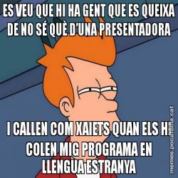 ES VEU QUE HI HA GENT QUE ES QUEIXA DE NO SÉ QUÈ D’UNA PRESENTADORA I CALLEN COM XAIETS QUAN ELS HI COLEN MIG PROGRAMA EN LLENGUA ESTRANYA