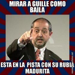 MIRAR A GUILLE COMO BAILA ESTA EN LA  PISTA CON SU RUBIA MADURITA