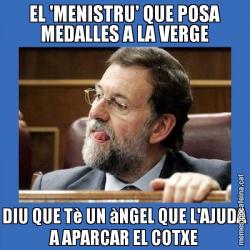 EL 'MENISTRU' QUE POSA MEDALLES A LA VERGE DIU QUE Tè UN àNGEL QUE L'AJUDA A APARCAR EL COTXE