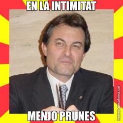 EN LA INTIMITAT MENJO PRUNES