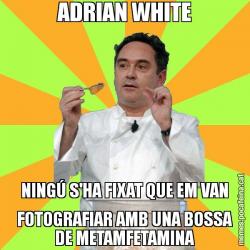 ADRIAN WHITE NINGÚ S'HA FIXAT QUE EM VAN FOTOGRAFIAR AMB UNA BOSSA DE METAMFETAMINA