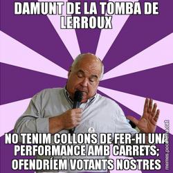 DAMUNT DE LA TOMBA DE LERROUX NO TENIM COLLONS DE FER-HI UNA PERFORMANCE AMB CARRETS; OFENDRÍEM VOTANTS NOSTRES