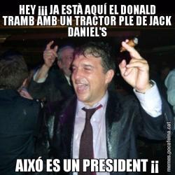 HEY ¡¡¡ JA ESTÀ AQUÍ EL DONALD TRAMB AMB UN TRACTOR PLE DE JACK DANIEL'S AIXÓ ES UN PRESIDENT ¡¡