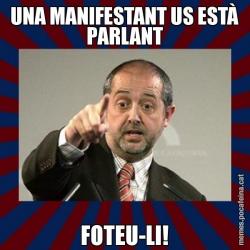 UNA MANIFESTANT US ESTÀ PARLANT FOTEU-LI!
