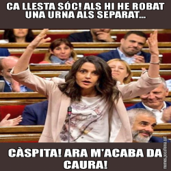 CA LLESTA SÓC! ALS HI HE ROBAT UNA URNA ALS SEPARAT... CÀSPITA! ARA M'ACABA DA CAURA!