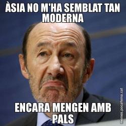 ÀSIA NO M'HA SEMBLAT TAN MODERNA ENCARA MENGEN AMB PALS