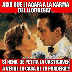 AIXÒ QUE LI AGAFA A LA KARMA DEL LLOBREGAT... SÍ NENA, DE PETITA LA CASTIGAVEN A VEURE LA CASA DE LA PRADERA!!