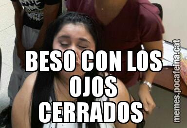 BESO CON LOS OJOS CERRADOS