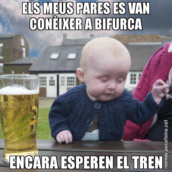 ELS MEUS PARES ES VAN CONÈIXER A BIFURCA ENCARA ESPEREN EL TREN - El nen begut
