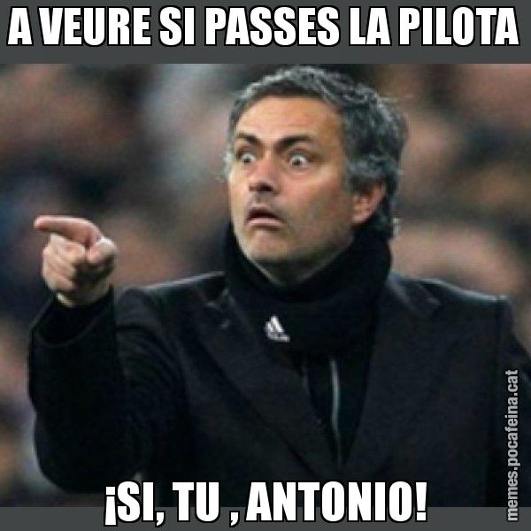 A VEURE SI PASSES LA PILOTA ¡SI, TU , ANTONIO! - Mourinho