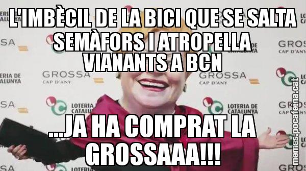 L'IMBÈCIL DE LA BICI QUE SE SALTA SEMÀFORS I ATROPELLA VIANANTS A BCN ...JA HA COMPRAT LA GROSSAAA!!! - La Grossa de cap d'any