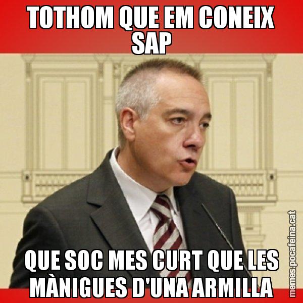 TOTHOM QUE EM CONEIX SAP QUE SOC MES CURT QUE LES MÀNIGUES D'UNA ARMILLA - Pere Navarro