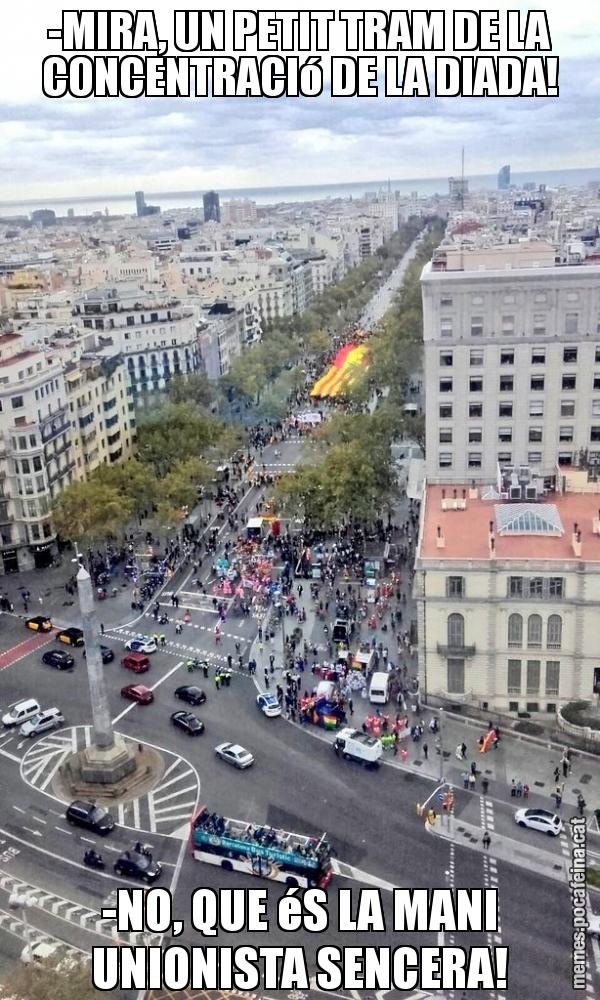 -MIRA, UN PETIT TRAM DE LA CONCENTRACIó DE LA DIADA! -NO, QUE éS LA MANI UNIONISTA SENCERA!