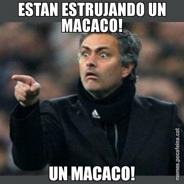 ESTAN ESTRUJANDO UN MACACO! UN MACACO! - Mourinho