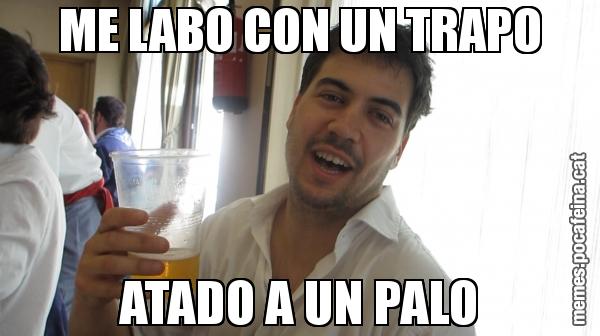 ME LABO CON UN TRAPO ATADO A UN PALO