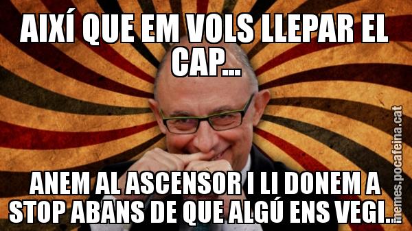AIXÍ QUE EM VOLS LLEPAR EL CAP... ANEM AL ASCENSOR I LI DONEM A STOP ABANS DE QUE ALGÚ ENS VEGI...