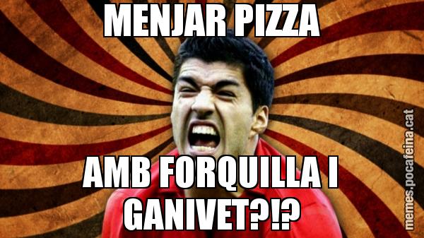 MENJAR PIZZA AMB FORQUILLA I GANIVET?!?
