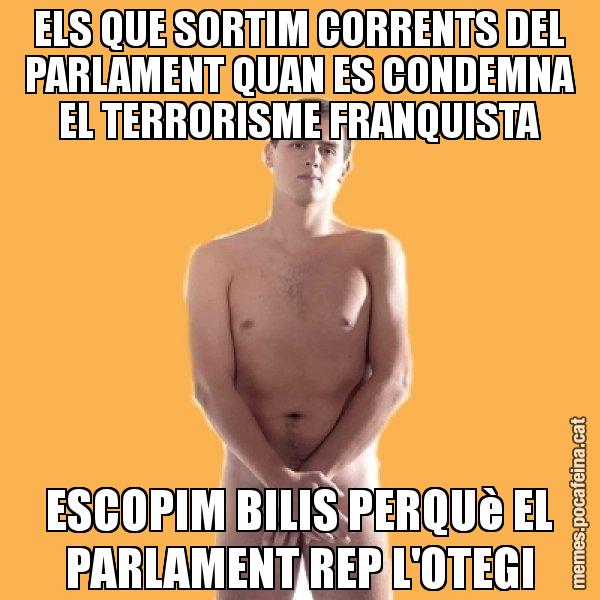 ELS QUE SORTIM CORRENTS DEL PARLAMENT QUAN ES CONDEMNA EL TERRORISME FRANQUISTA ESCOPIM BILIS PERQUè EL PARLAMENT REP L'OTEGI - Albert Rivera