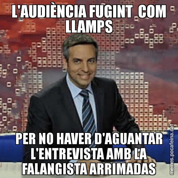 L'AUDIÈNCIA FUGINT  COM LLAMPS PER NO HAVER D'AGUANTAR L'ENTREVISTA AMB LA FALANGISTA ARRIMADAS - Trollicer