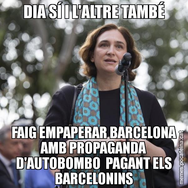 DIA SÍ I L'ALTRE TAMBÉ FAIG EMPAPERAR BARCELONA AMB PROPAGANDA D'AUTOBOMBO  PAGANT ELS BARCELONINS