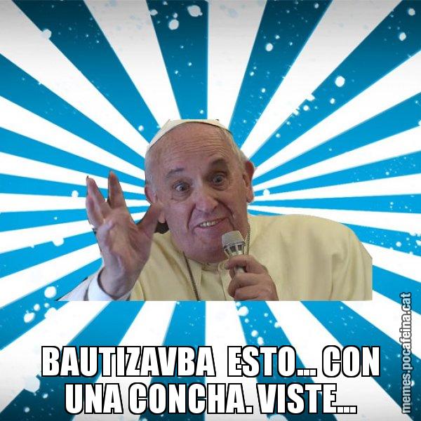 BAUTIZAVBA  ESTO... CON UNA CONCHA. VISTE... - Papa Francisco