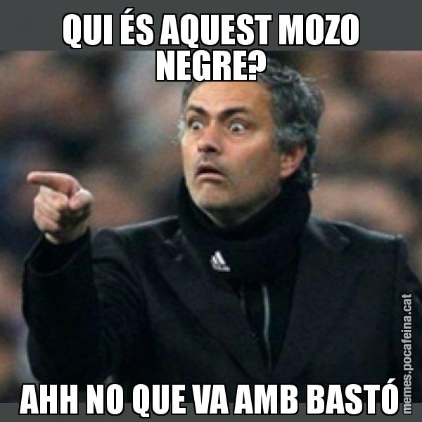 QUI ÉS AQUEST MOZO NEGRE? AHH NO QUE VA AMB BASTÓ - Mourinho