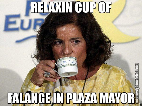 RELAXIN CUP OF FALANGE IN PLAZA MAYOR - Ana Botella relaxing cup